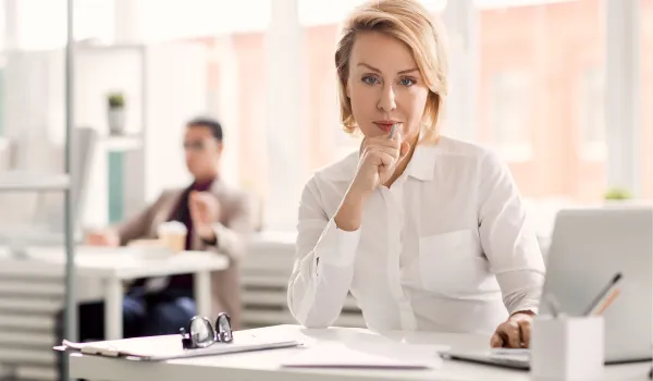 Антиколлекторы или юрист по банкротству: что выбрать в 2025 году?