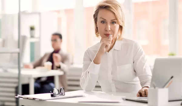 Антиколлекторы или юрист по банкротству: что выбрать в 2025 году?