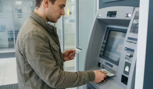 Что будет с зарплатой при процедуре банкротства?