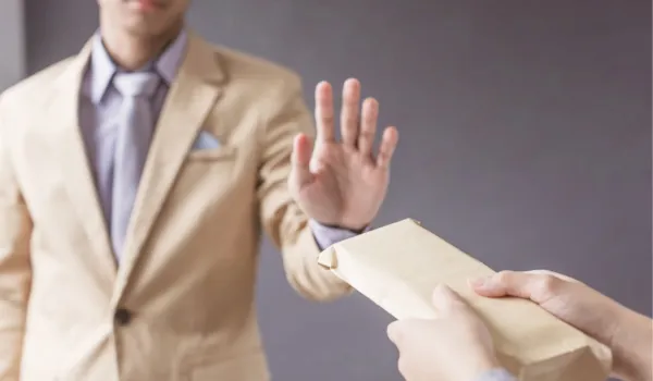 Коллекторы прощают должникам шестизначные суммы: в чем причина?