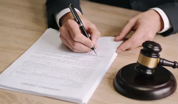 Можно ли подать в суд на коллекторов