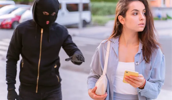 Какие МФО реально угрожают должникам? Разбираем методы давления в 2025 году