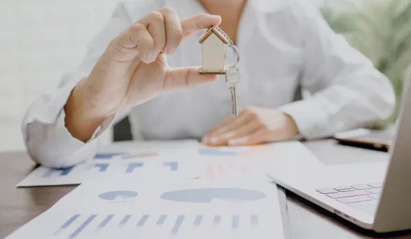 Банкротство и переоформление имущества на родственников: законно ли это?