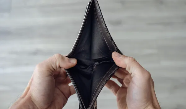 Банкротство после смерти должника: кто отвечает за долги?