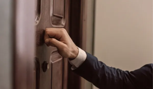 Что делать, если коллекторы угрожают родственникам