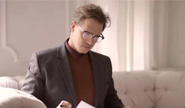 Долговая расписка: зачем нужна, как составить, и когда потребуется нотариус