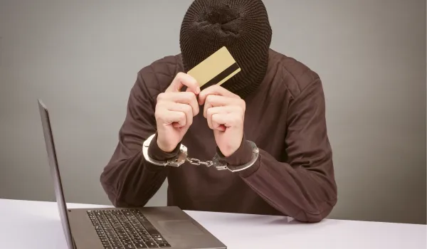 Ваши долги — золотая жила для мошенников: как не стать их жертвой в 2026