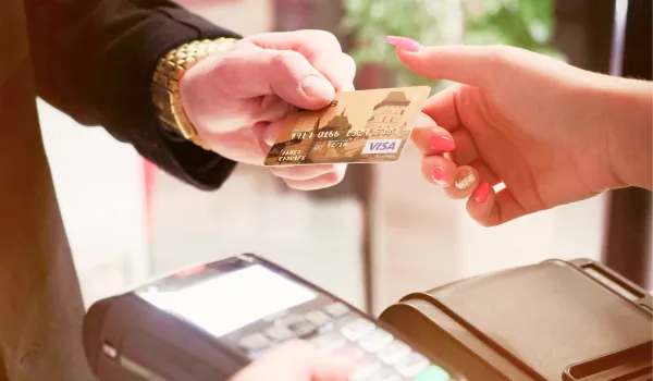 Могу ли я оплатить услуги юриста или финансового управляющего из кредитных денег перед подачей заявления?