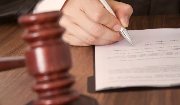 Можно ли подать в суд на коллекторов