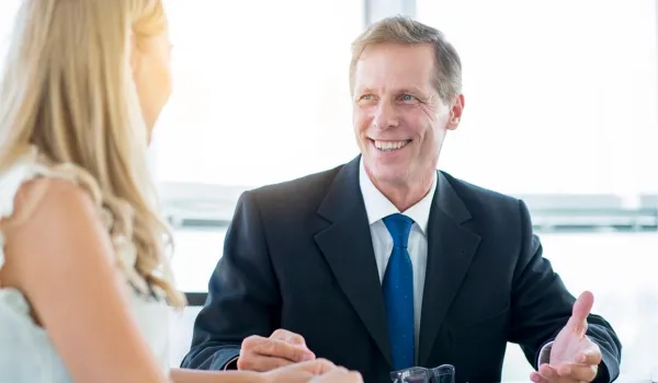 Переходят ли долги при дарении? Разбираем все подводные камни сделки 2025 года